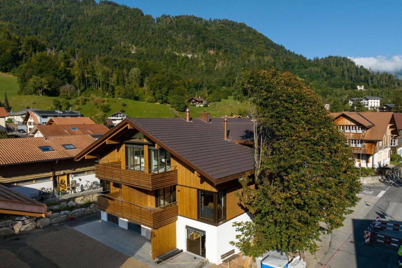 Moderne Neubauwohnung In Wilderswil Bagian luar foto