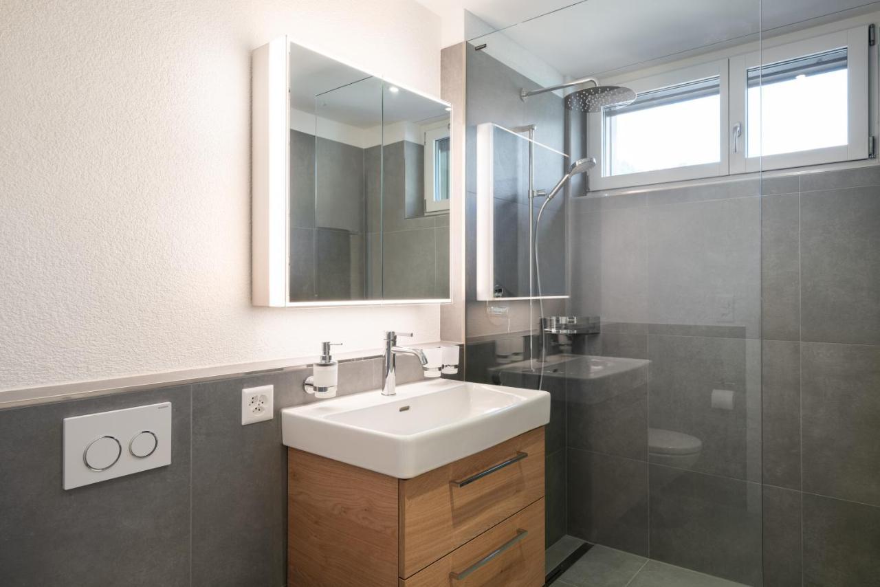Moderne Neubauwohnung In Wilderswil Bagian luar foto