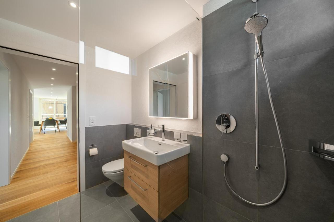 Moderne Neubauwohnung In Wilderswil Bagian luar foto